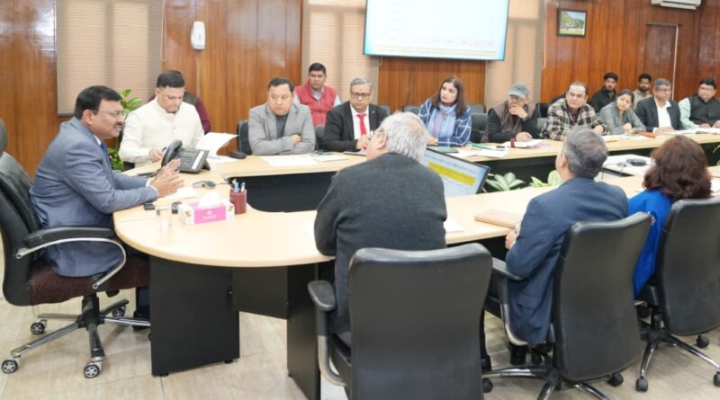 पलायन रोकथाम व सीमांत क्षेत्रों में रोजगार योजनाओं को तेज़ी से लागू करने के निर्देश