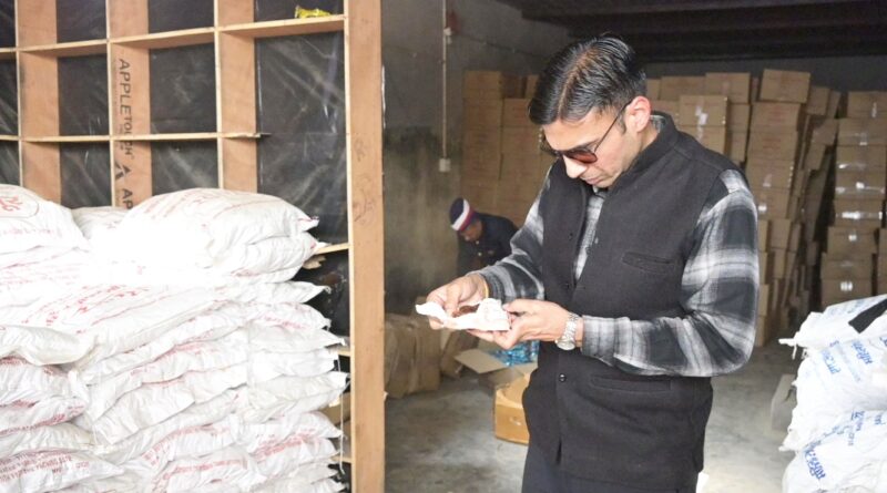 डीएम देहरादून सविन बंसल का बड़ा एक्शन; राज्य के आंगनबाड़ी केंद्रों पर राशन आपूर्तिकर्ता सेंट्रल गोदाम रुड़की में छापेमारी