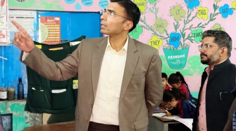 जिले के सरकारी स्कूलों को मिली डिजिटल रफ्तार; सभी 168 विद्यालयों में पंहुचे स्मार्ट टीवी; स्मार्ट टीवी इंस्टालेशन कार्य प्रारंभ