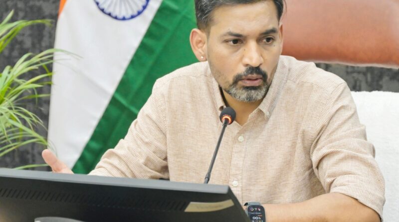 पदभार संभालते ही एक्शन में दिखे डीएम डॉ. आशीष चौहान, जन समस्याओं के त्वरित समाधान पर जोर