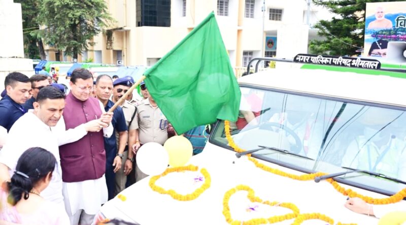 भीमताल नगर पालिका को मिले पांच नए कूड़ा वाहन