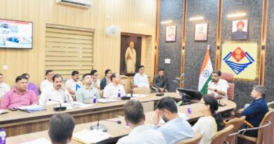 कार्य समय पर पूरे करें, नहीं तो होगी कार्रवाई’: डीएम