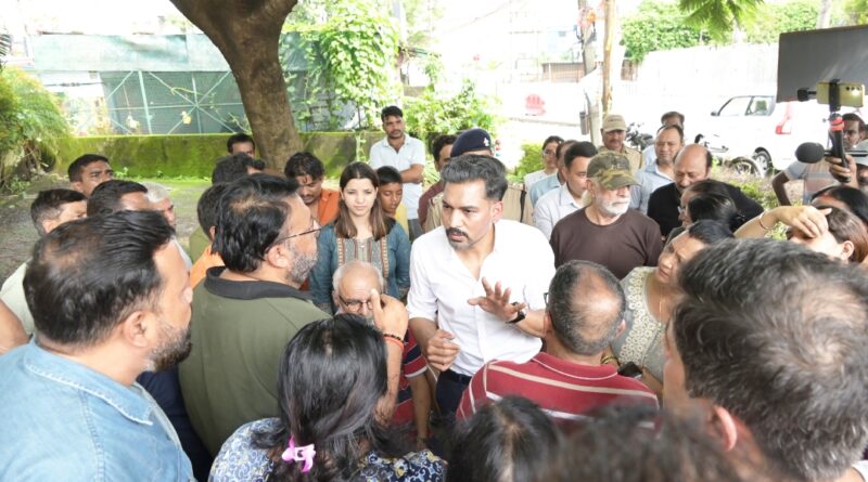 जलभराव पर डीएम सख्त, नगर निगम को 24 घंटे में सफाई और डिवाटरिंग के निर्देश