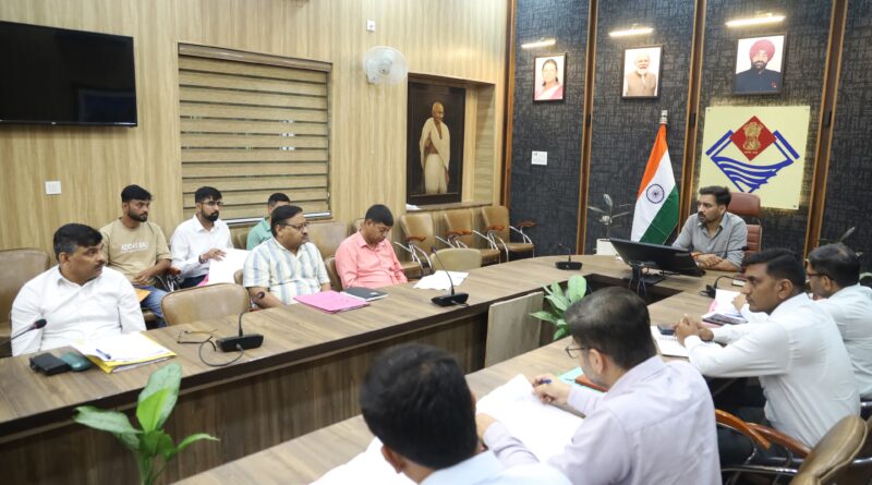 राजस्व वसूली में ढिलाई पर बरतेगी सख्ती, डीएम ने दी कड़ी चेतावनी