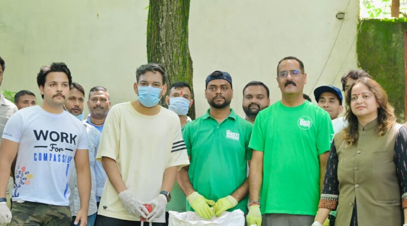 विशेष स्वच्छता अभियान में डीएम एवं सचिव विधिक सेवा प्राधिकरण ने किया प्रतिभाग, 100 से अधिक लोग बने इस अभियान का हिस्सा