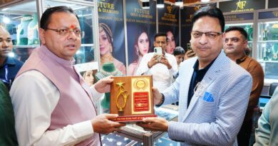 मुख्यमंत्री धामी ने देहरादून में सर्राफ मंडल की भव्य एग्जीबिशन का किया अवलोकन