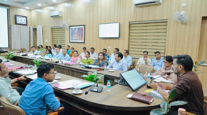 राजस्व न्यायालयों के लंबित वादों पर डीएम सख्त, स्मार्ट मॉनिटरिंग से तय होगी जवाबदेही