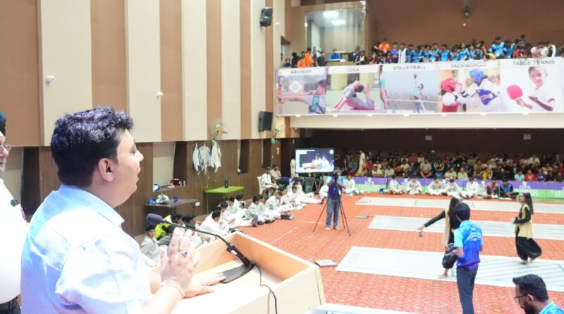 निजी विद्यालय में नेशनल फेंसिंग चैंपियनशिप का हुआ आयोजन, साथ ही छात्र-छात्राओं ने सांस्कृतिक कार्यक्रमों से दिखाई अपनी प्रतिभा