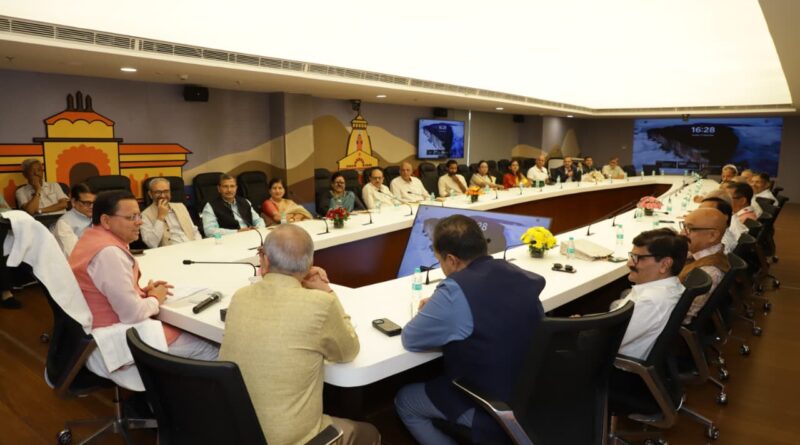 बुद्धिजीवियों से संवाद में मुख्यमंत्री ने साझा की उत्तराखण्ड के विकास की प्राथमिकताएं
