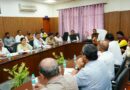 सफाई कर्मचारियों के अधिकारों एवं कल्याणकारी योजनाओं के प्रभावी क्रियान्वयन को लेकर आयोग के अध्यक्ष ने की समीक्षा बैठक