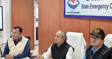 राज्य आपदा प्रबंधन सलाहकार समिति के उपाध्यक्ष विनय रुहेला एवं उपाध्यक्ष ले. कर्नल रघुवीर सिंह भंडारी ने जनपदों के अधिकारियों के साथ की समीक्षा बैठक
