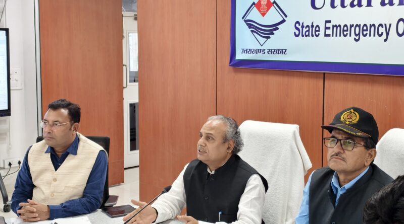राज्य आपदा प्रबंधन सलाहकार समिति के उपाध्यक्ष विनय रुहेला एवं उपाध्यक्ष ले. कर्नल रघुवीर सिंह भंडारी ने जनपदों के अधिकारियों के साथ की समीक्षा बैठक